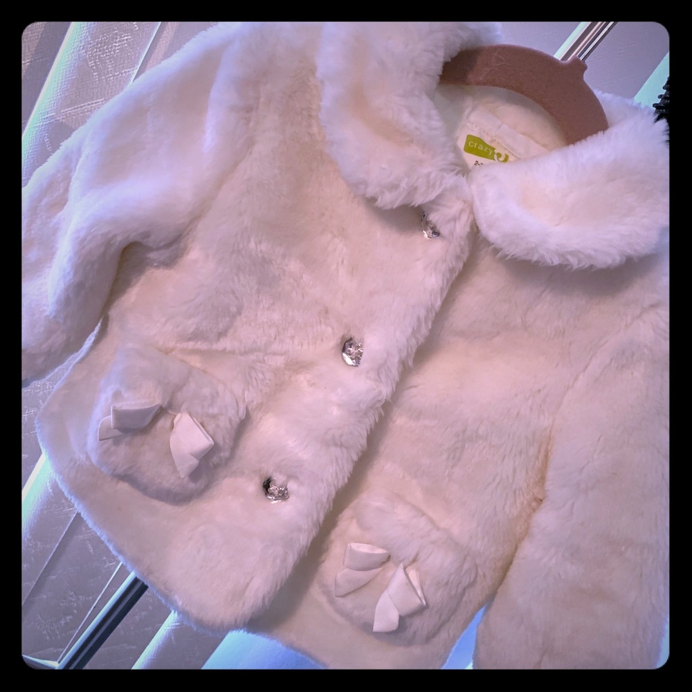 Beautiful little girls faux white fur coat